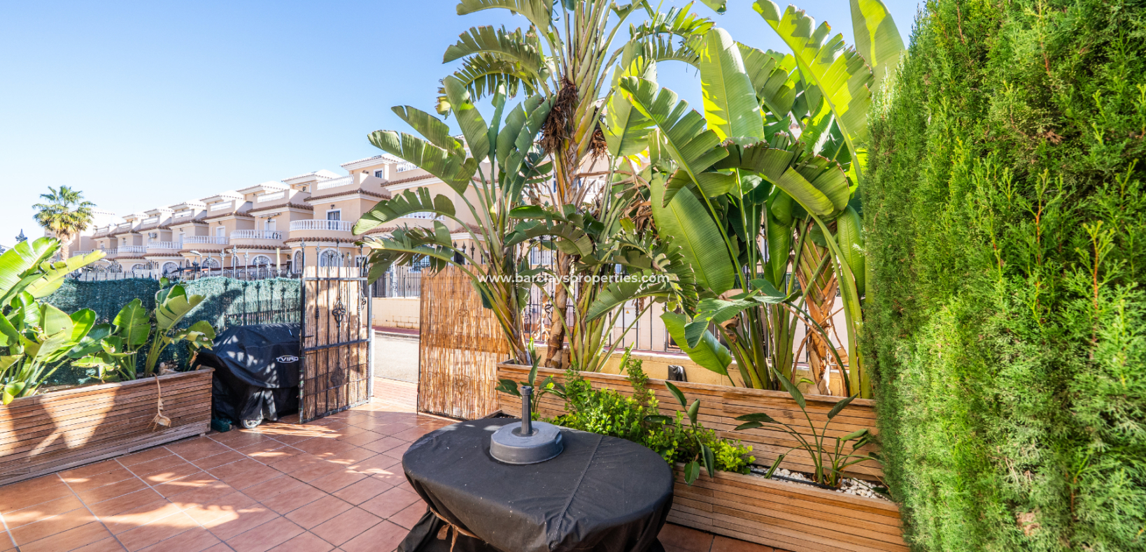 Resale -  Halb Freistehend - Urb. La Marina