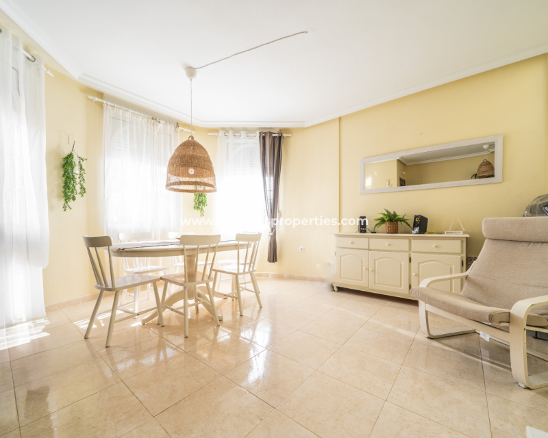 Resale -  Halb Freistehend - Urb. La Marina