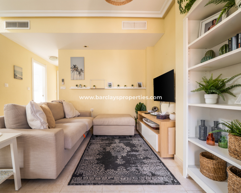 Resale -  Halb Freistehend - Urb. La Marina