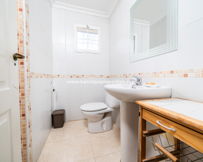 Resale -  Halb Freistehend - Urb. La Marina