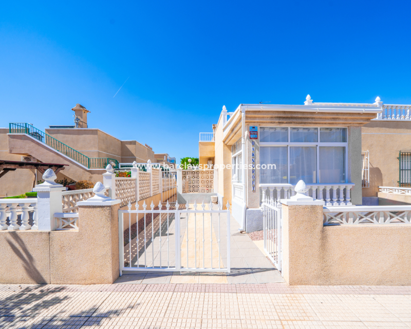 Resale -  Halb Freistehend - Urb. La Marina