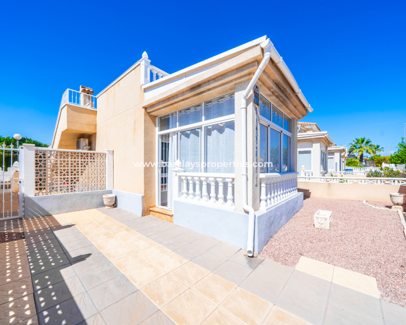 Resale -  Halb Freistehend - Urb. La Marina