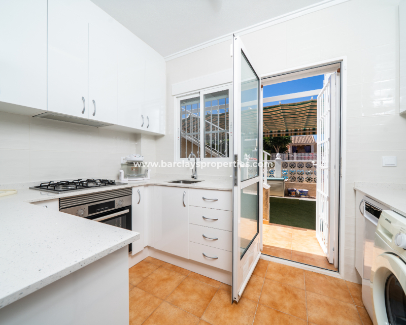 Resale -  Halb Freistehend - Urb. La Marina