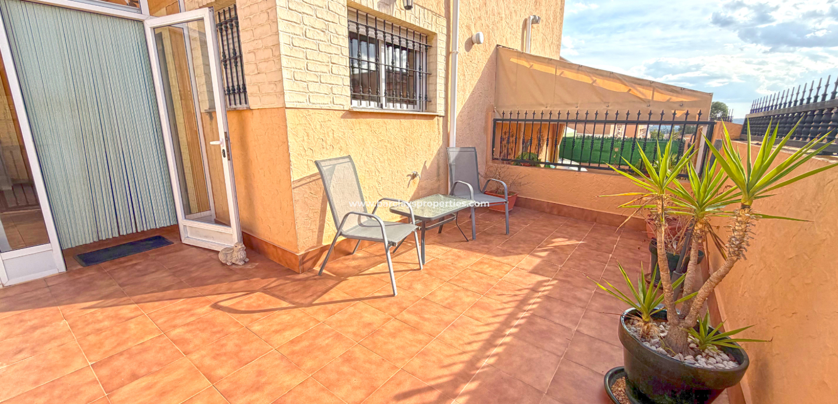Resale -  Halb Freistehend - Urb. La Marina