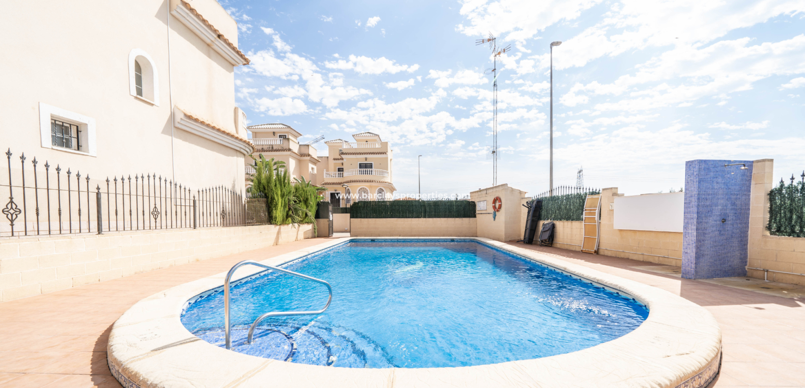 Resale - Parhus - Urb. La Marina