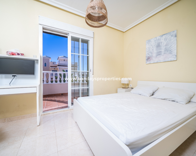 Resale - Parhus - Urb. La Marina