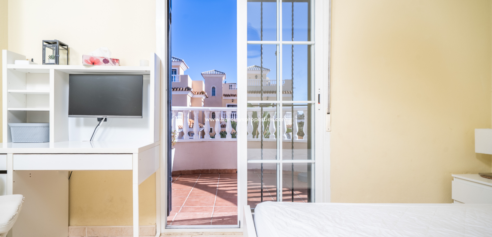 Resale - Parhus - Urb. La Marina