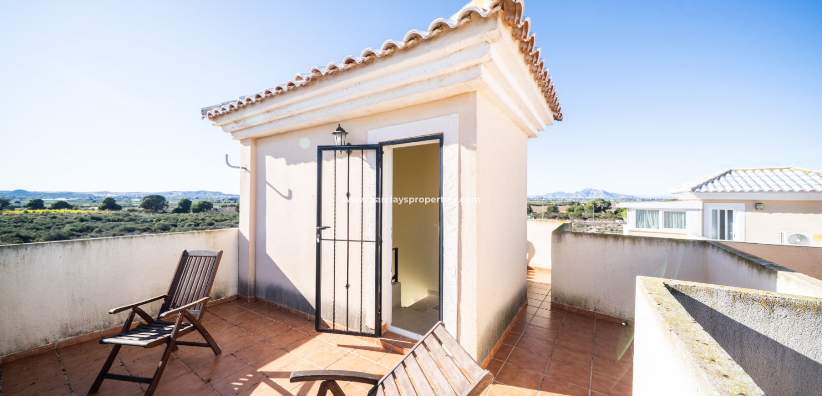 Resale - Parhus - Urb. La Marina