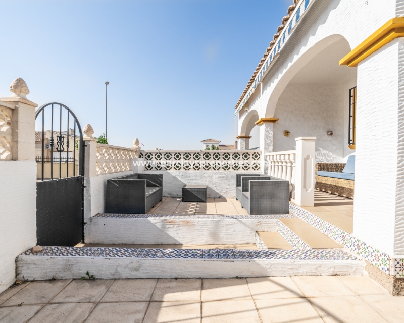 Resale - Quad - Urb. La Marina