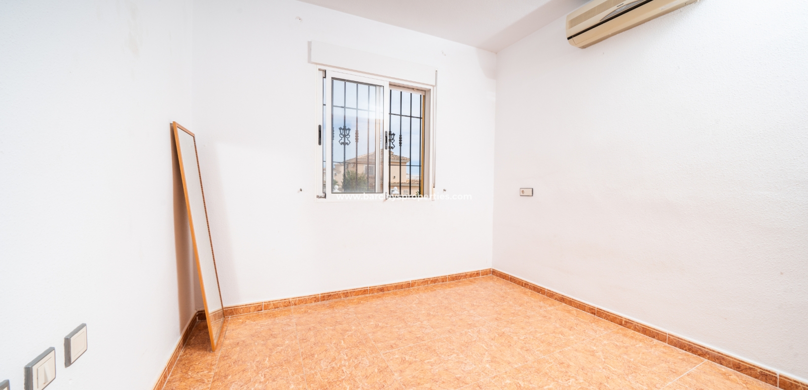 Resale - Quad - Urb. La Marina