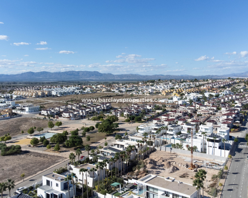 Resale - Quad - Urb. La Marina