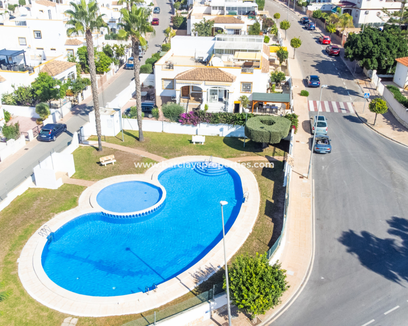 Resale - Quad - Urb. La Marina