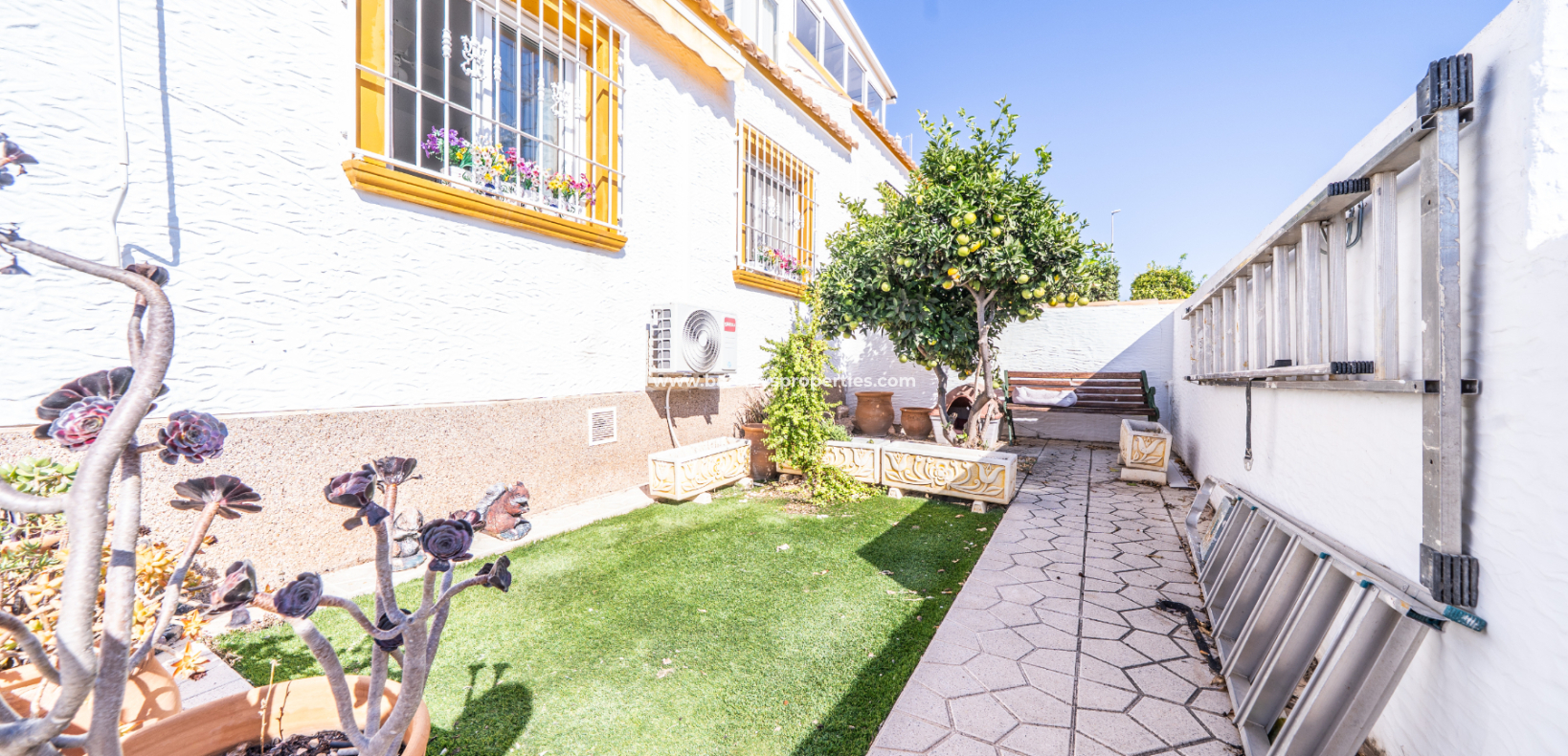 Resale - Quad - Urb. La Marina