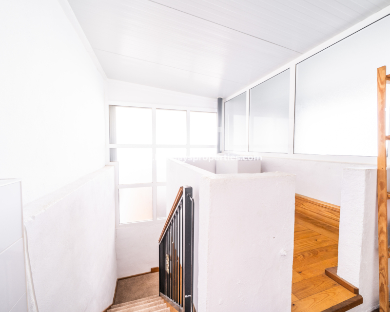 Resale - Quad - Urb. La Marina