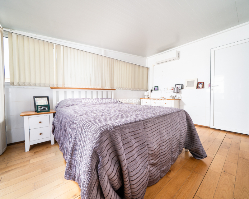 Resale - Quad - Urb. La Marina