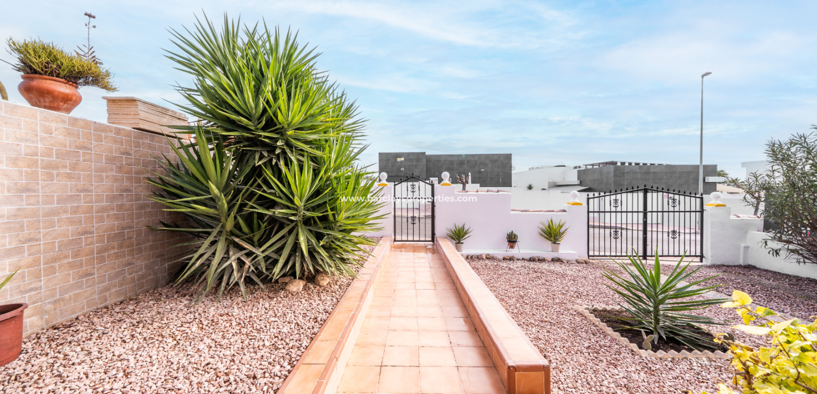 Resale - Quad - Urb. La Marina