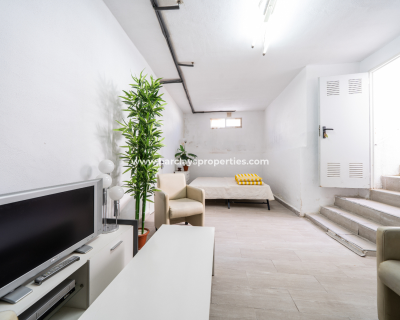 Resale - Quad - Urb. La Marina