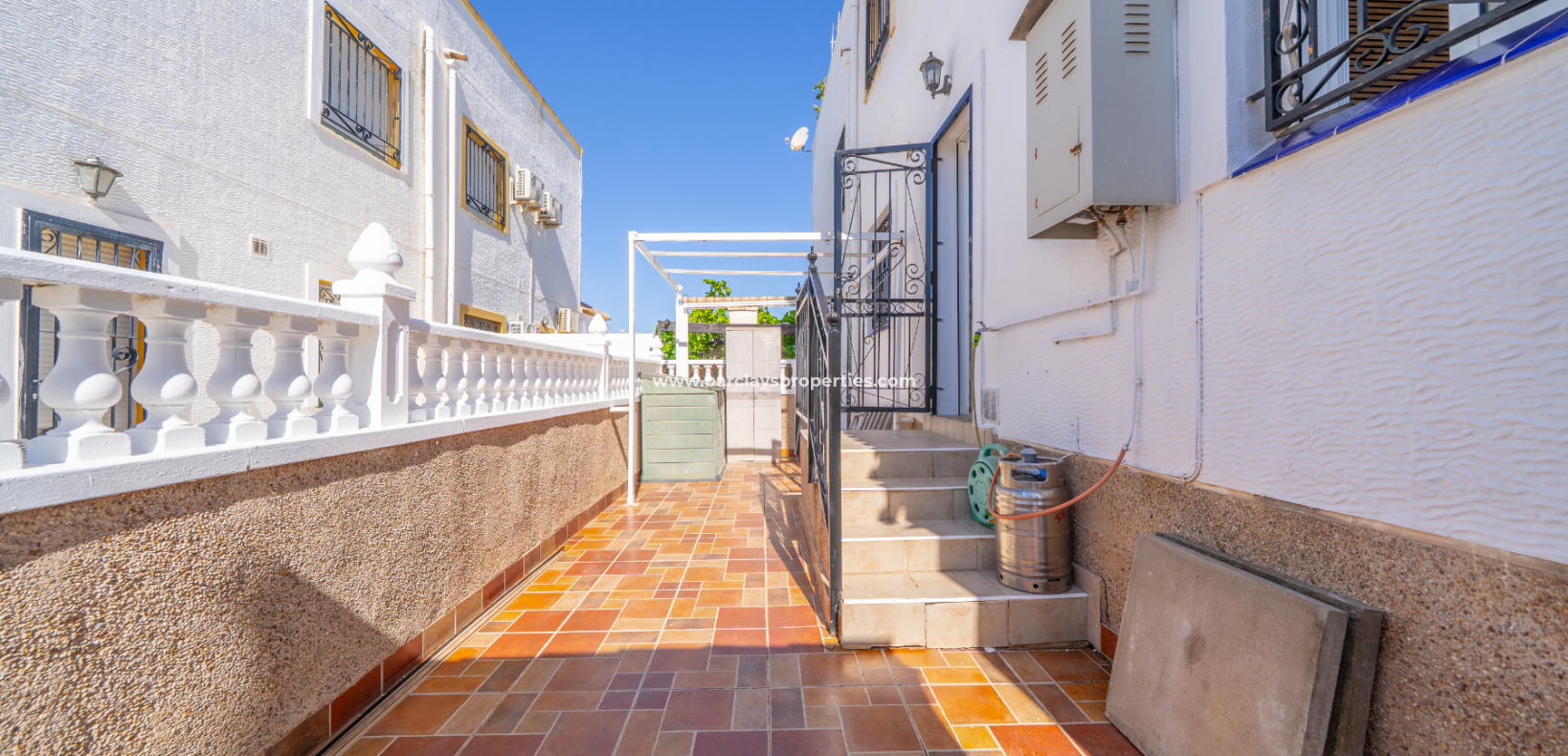 Resale - Quad - Urb. La Marina