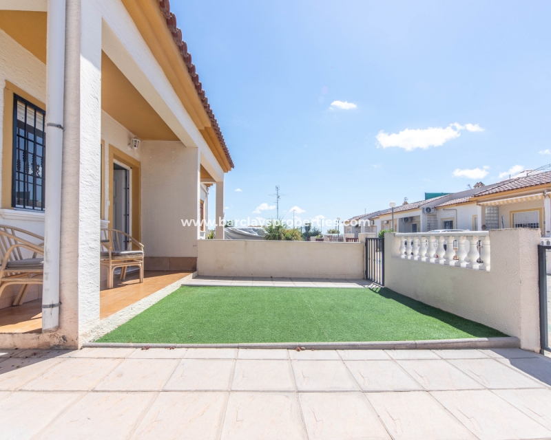 Resale - Reihenhaus - Urb. El Oasis - La Marina