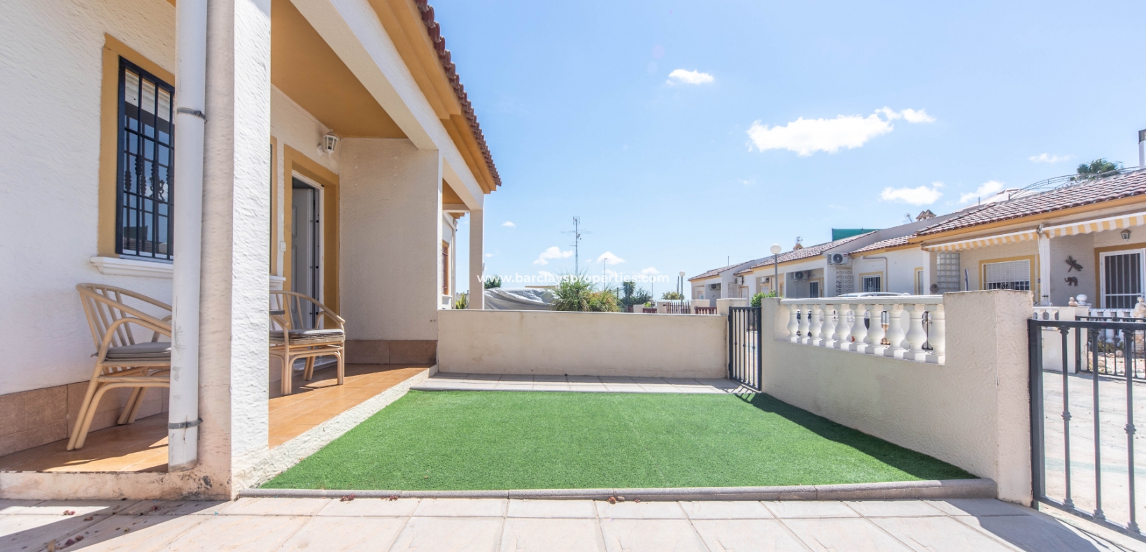 Resale - Reihenhaus - Urb. El Oasis - La Marina