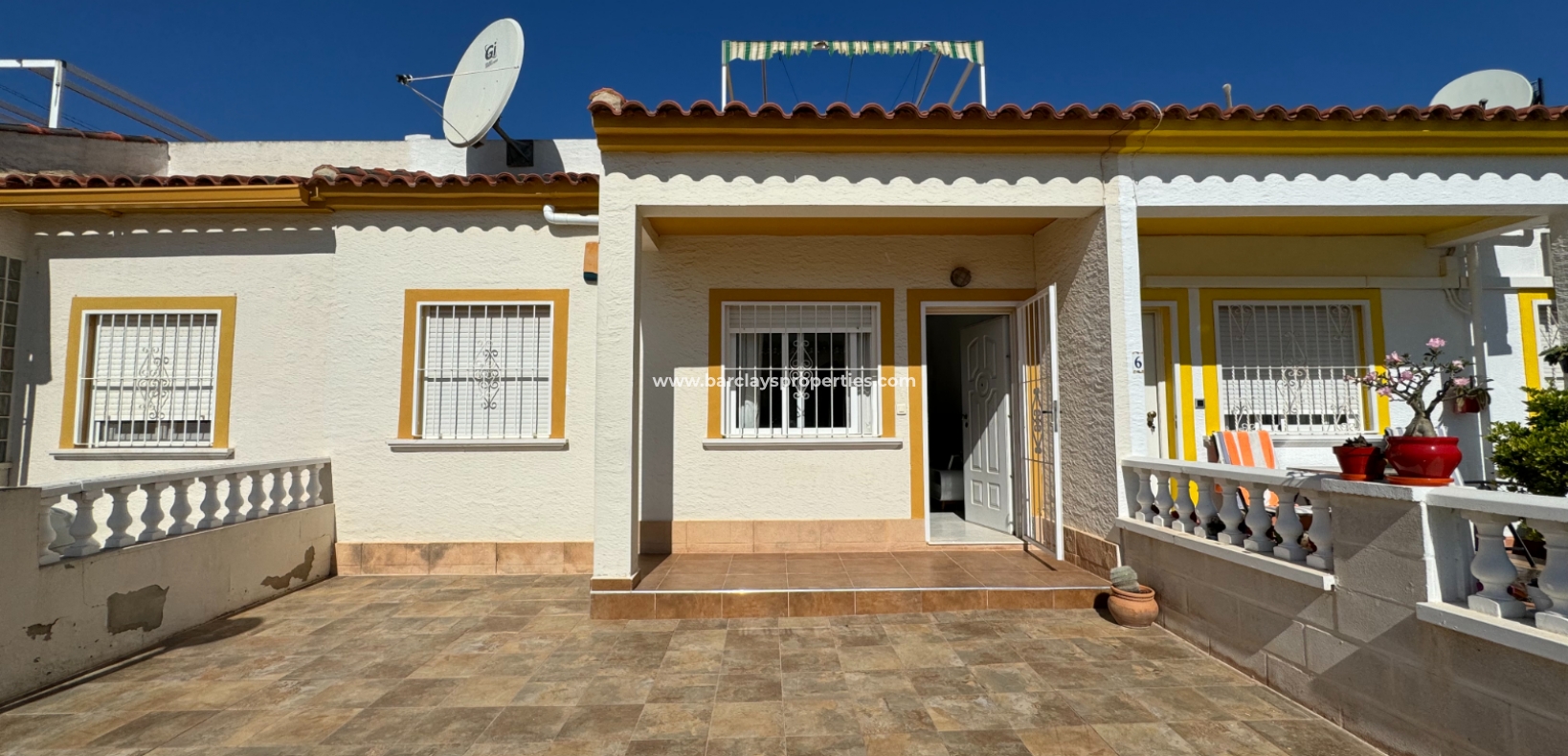 Resale - Reihenhaus - Urb. El Oasis - La Marina