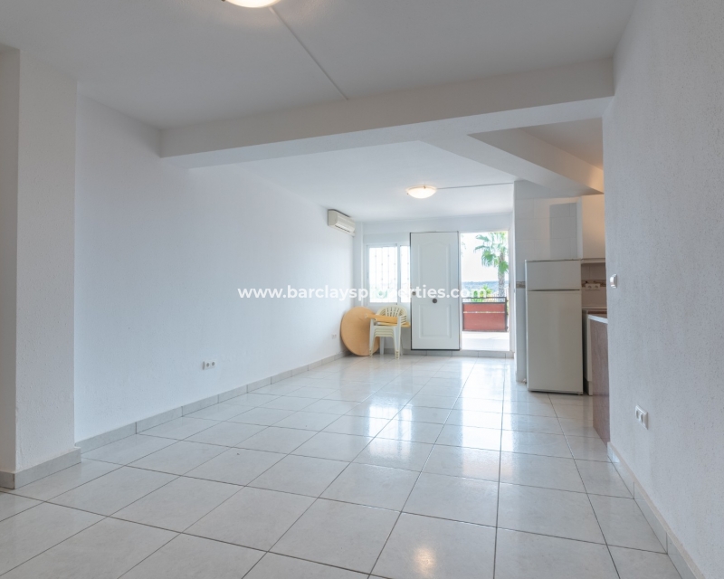 Resale - Reihenhaus - Urb. La Marina