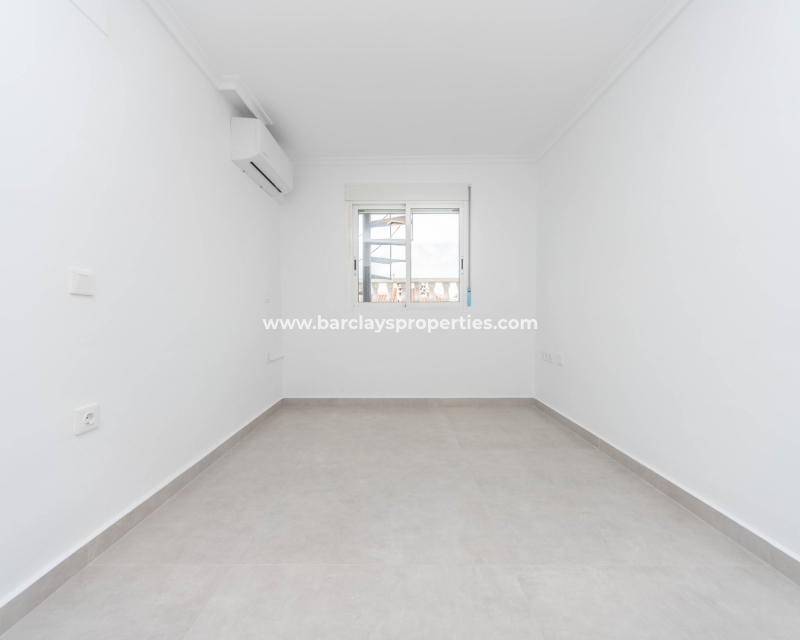 Resale - Reihenhaus - Urb. La Marina