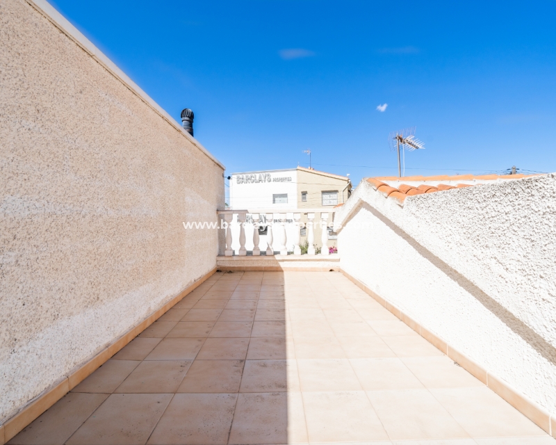 Resale - Reihenhaus - Urb. La Marina