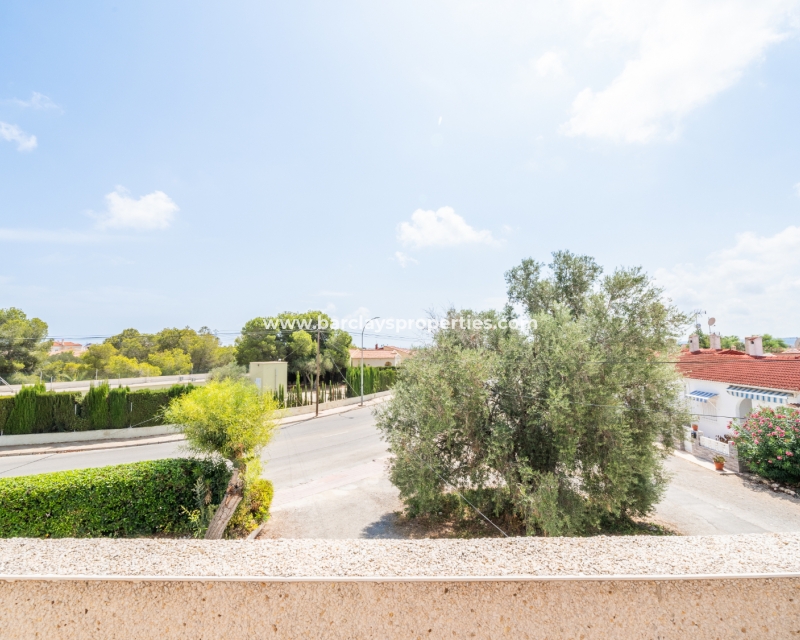 Resale - Reihenhaus - Urb. La Marina