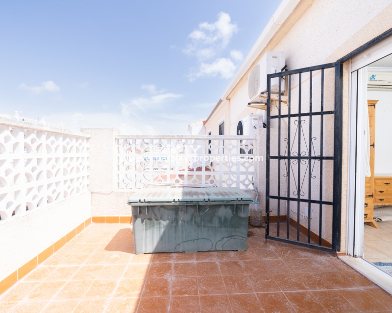 Resale - Reihenhaus - Urb. La Marina