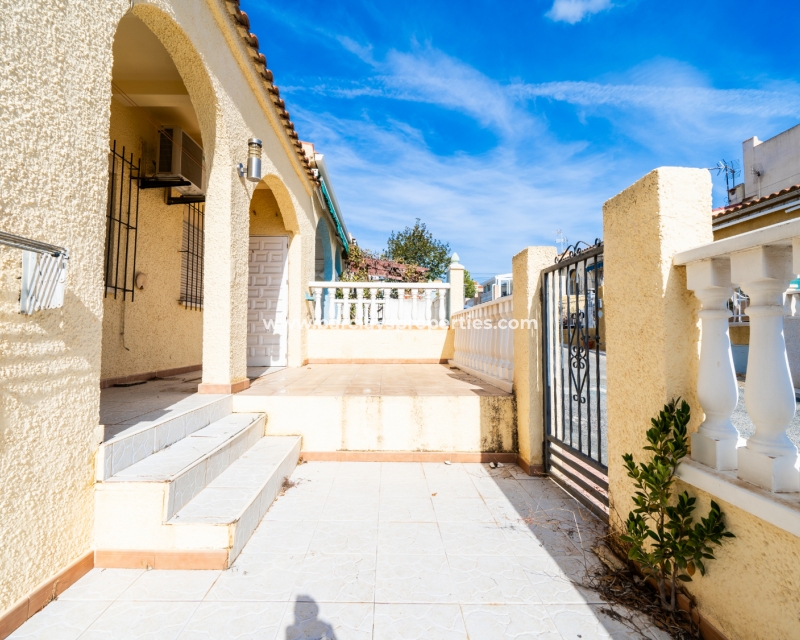 Resale - Reihenhaus - Urb. La Marina