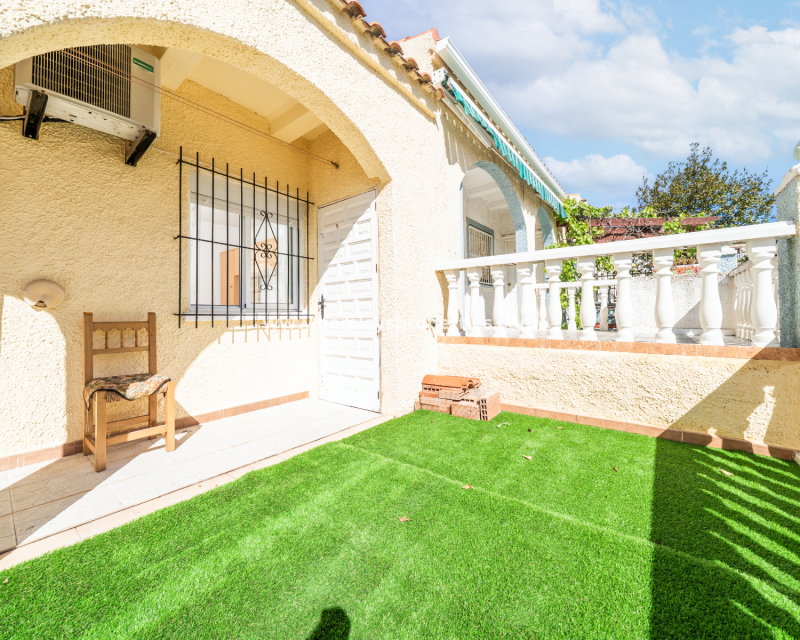 Resale - Reihenhaus - Urb. La Marina