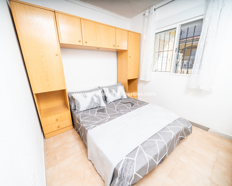 Resale - Reihenhaus - Urb. La Marina