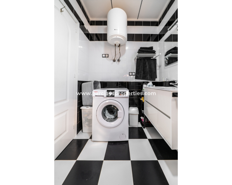 Resale - Reihenhaus - Urb. La Marina