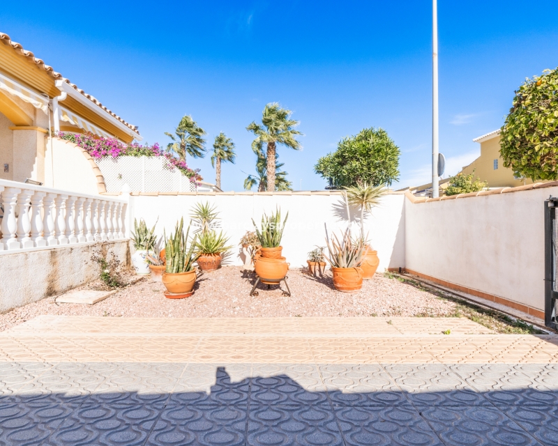 Resale - Semi-Detached - Urb. La Marina