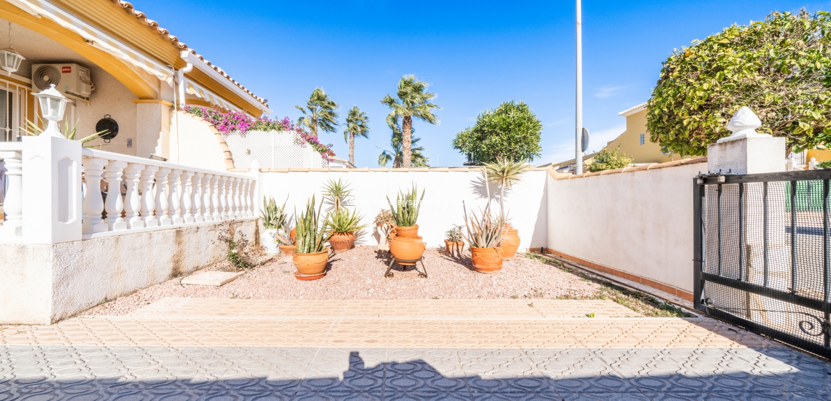 Resale - Semi-Detached - Urb. La Marina