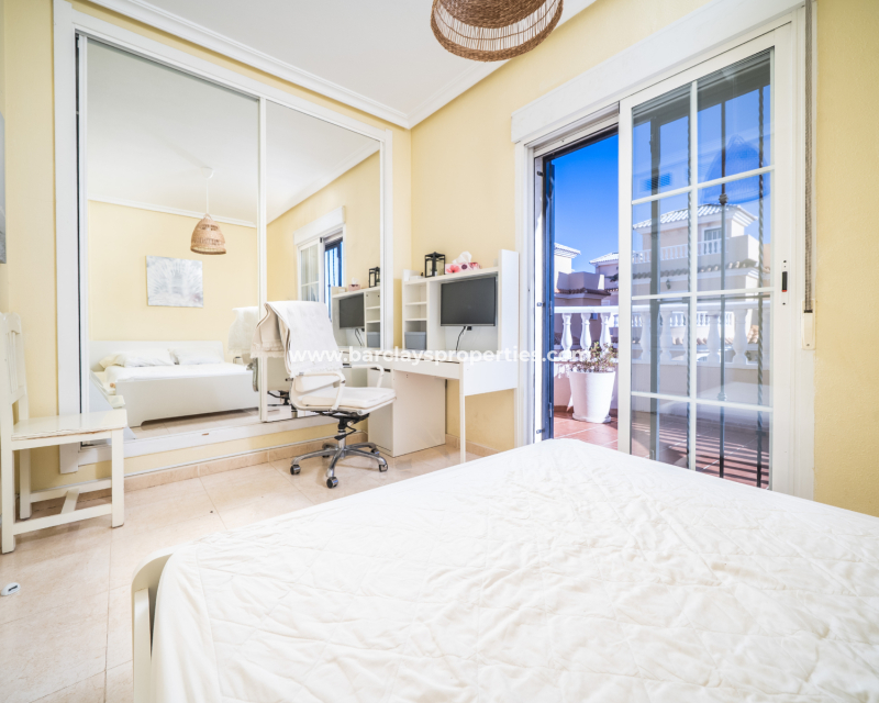 Resale - Semi-Detached - Urb. La Marina