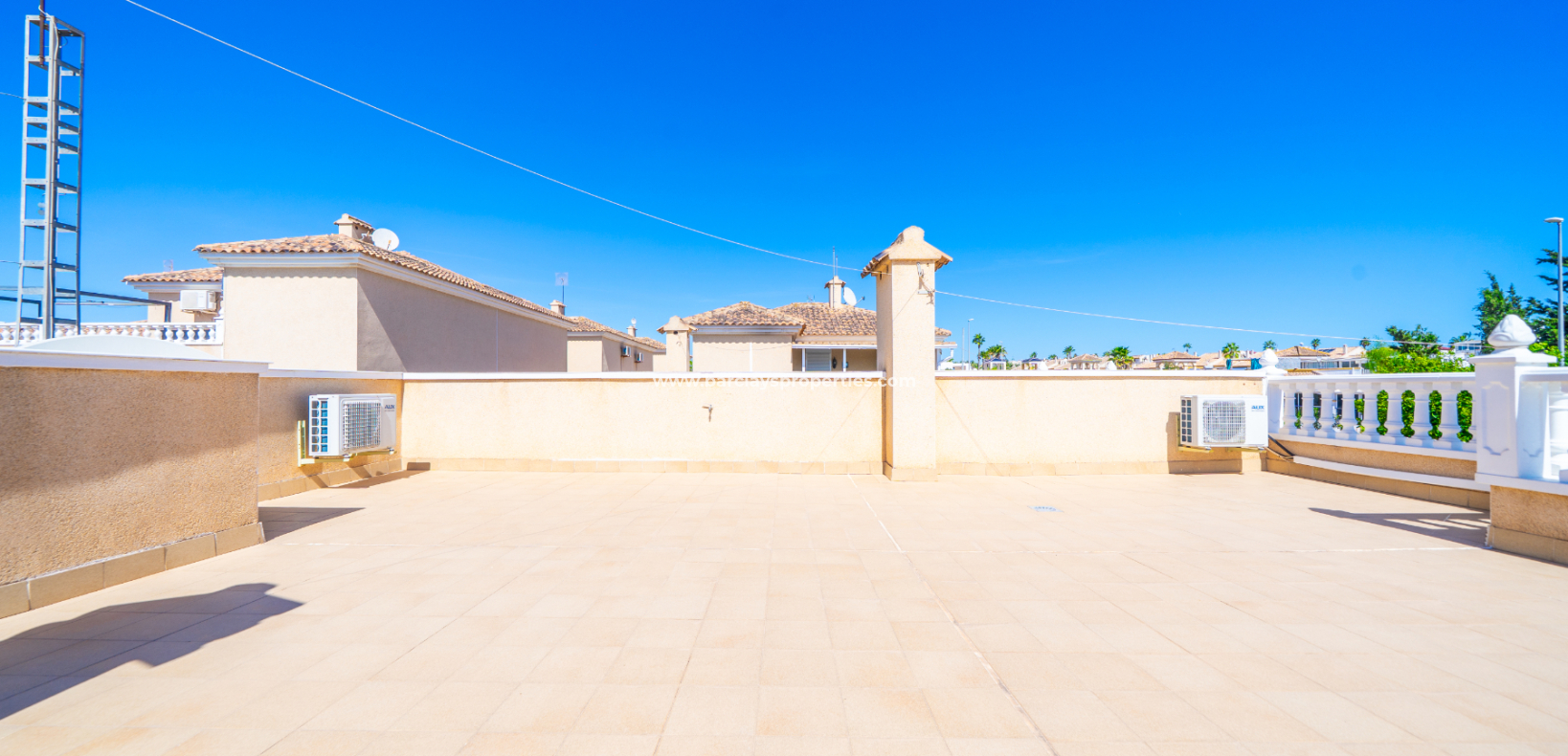 Resale - Semi-Detached - Urb. La Marina