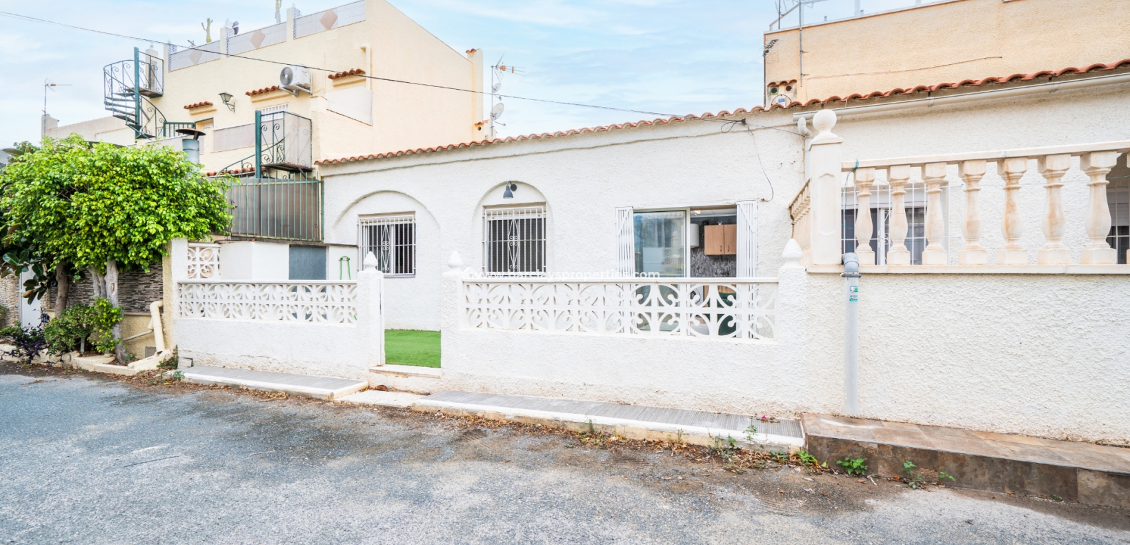 Resale - Terraced - Urb. La Marina