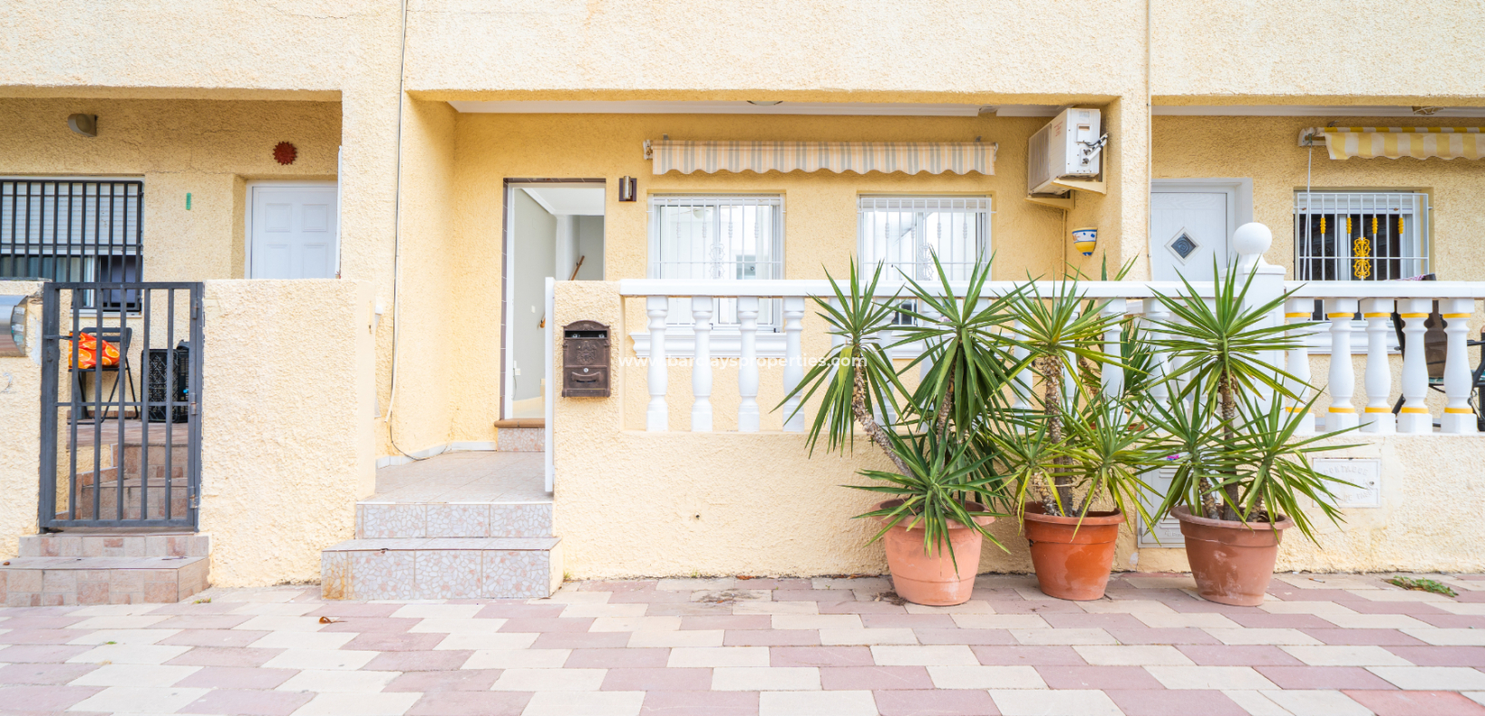 Resale - Terraced - Urb. La Marina