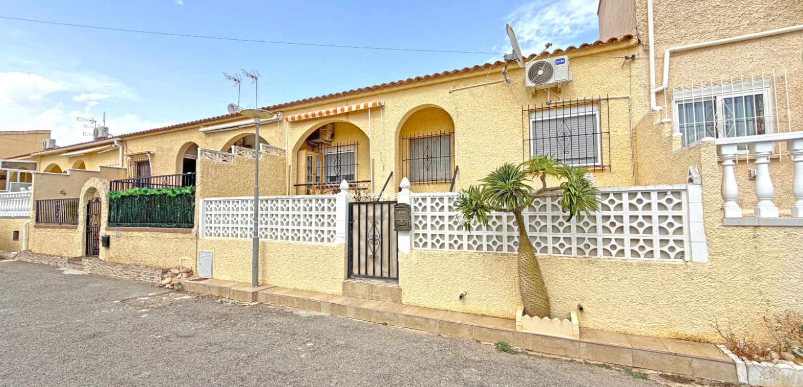 Resale - Terraced - Urb. La Marina