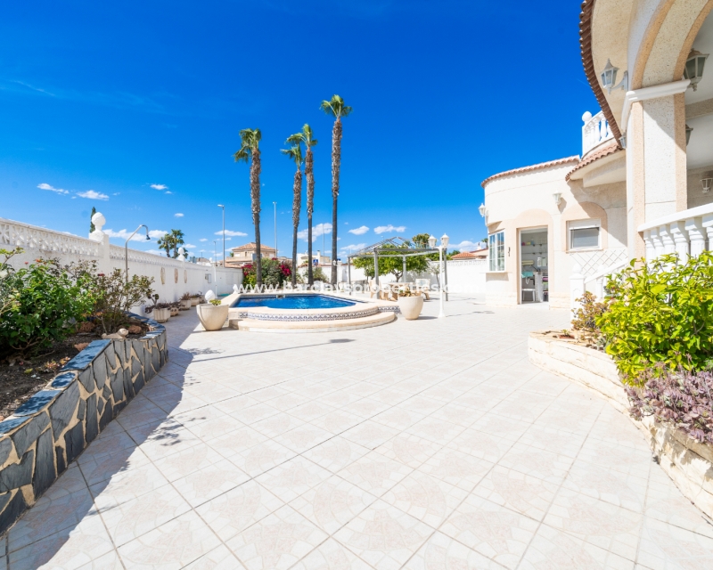 Reventa - Chalet Independiente - Urb. La Marina