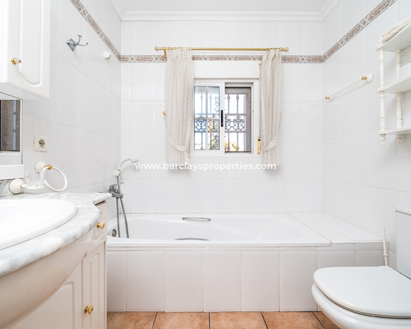 Reventa - Chalet Independiente - Urb. La Marina