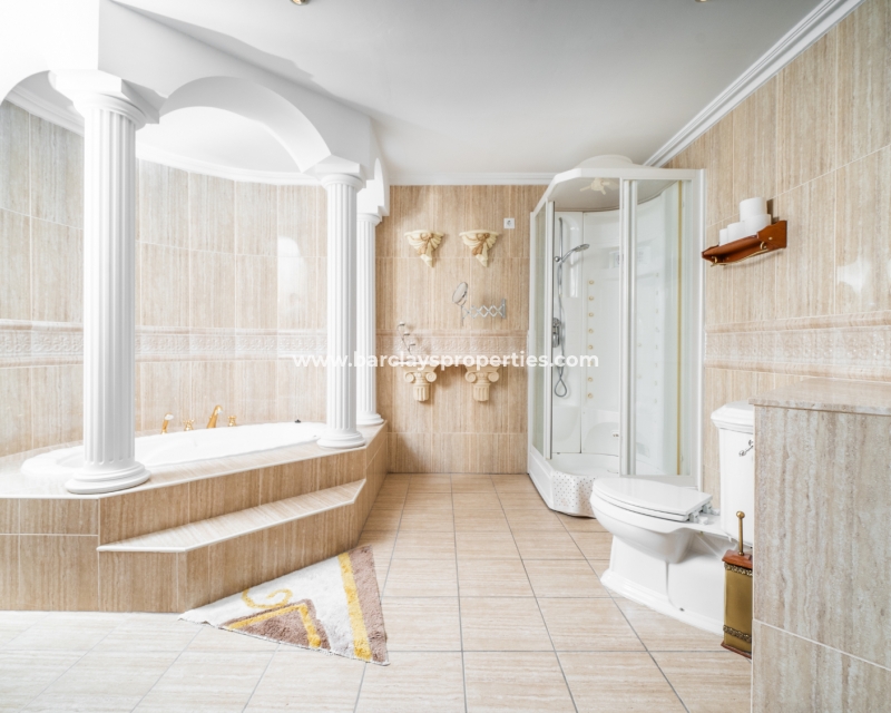 Reventa - Chalet Independiente - Urb. La Marina