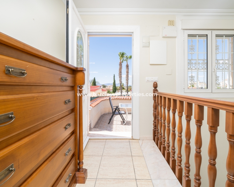 Reventa - Chalet Independiente - Urb. La Marina