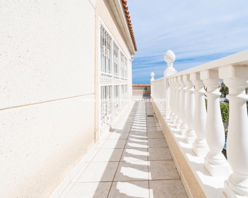 Reventa - Chalet Independiente - Urb. La Marina