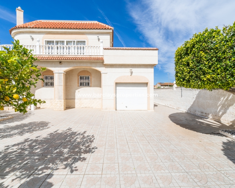 Reventa - Chalet Independiente - Urb. La Marina