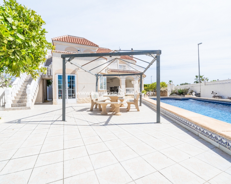 Reventa - Chalet Independiente - Urb. La Marina