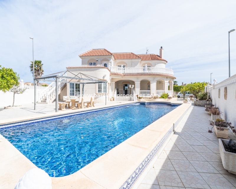 Reventa - Chalet Independiente - Urb. La Marina