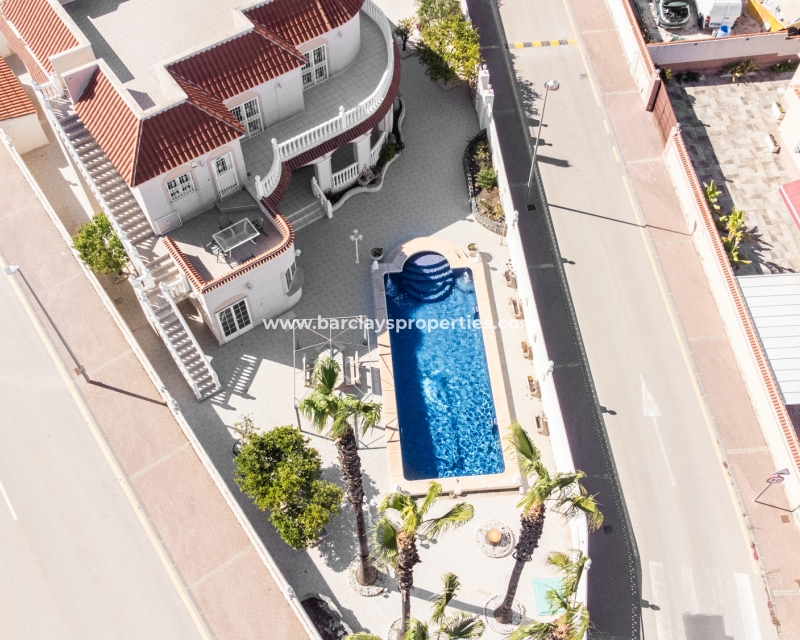 Reventa - Chalet Independiente - Urb. La Marina